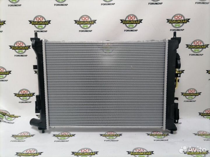 Радиатор охлаждения двигателя Hyundai Solaris