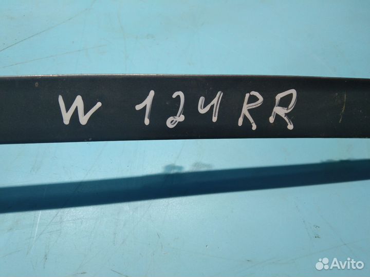 Накладка крыла заднего правого Mercedes-Benz W124