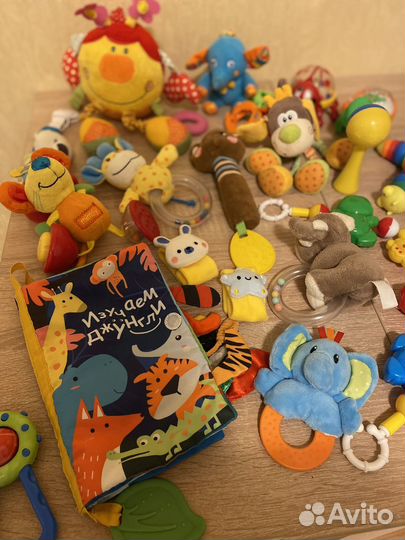 Развивающие игрушки для малышей пакетом