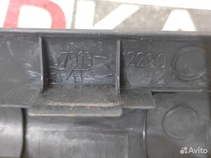 Накладка на порог салона передняя правая Toyota