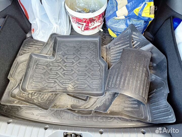 Автомобильные коврики на Гранту
