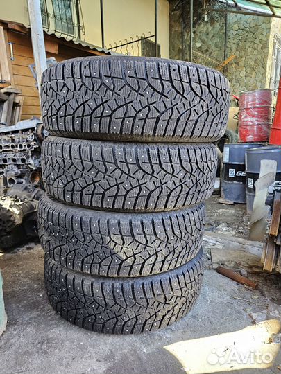 Bridgestone Blizzak Spike-02 225/55 R19