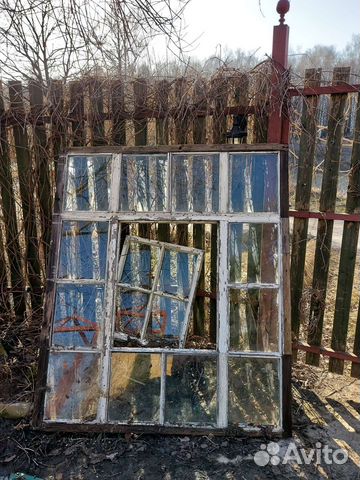 Деревянная оконная рама на веранду старая