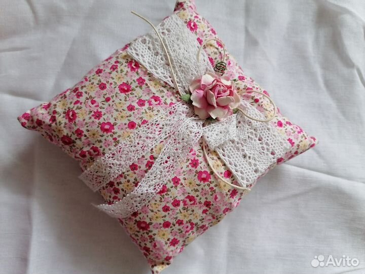 Подушка для обручальных колец