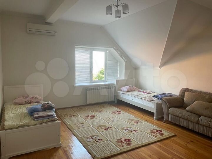 Дом 223 м² на участке 4,5 сот.