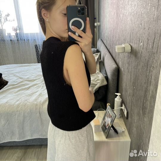 Укороченная жилетка чёрная женская