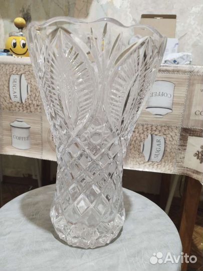 Большая хрустальная ваза для цветов