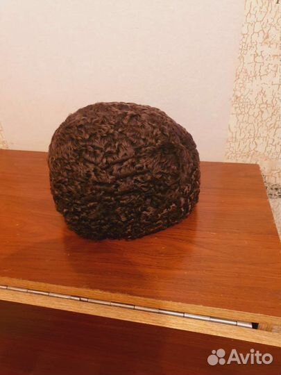 Каракулевая шапка