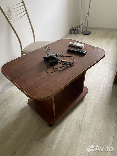 Журнальный столик на колесах бу