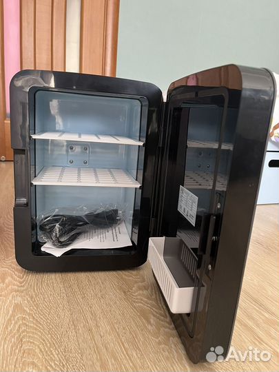 Холодильник для косметики новый Coolboxbeauty