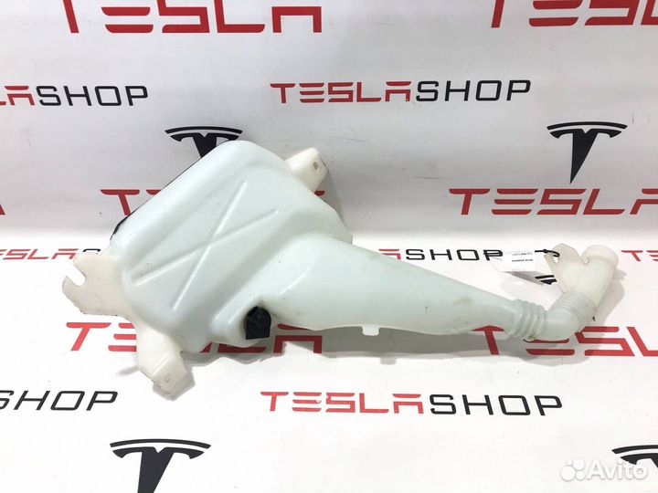Бачок омывателя Tesla Model S 2015 1005400-00-B