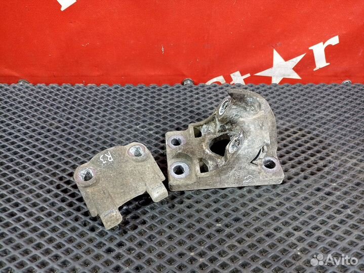 Кронштейн крыла заднего