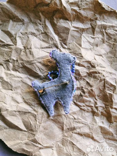 Брошь ручной работы Лама