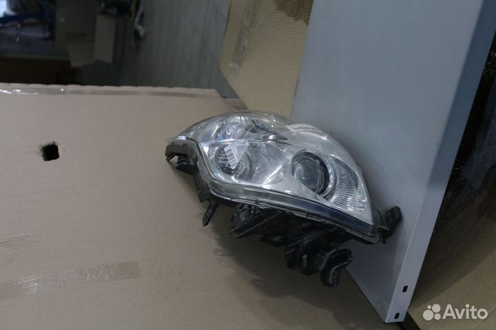 Фара левая Таета Аурис, 2006-2012