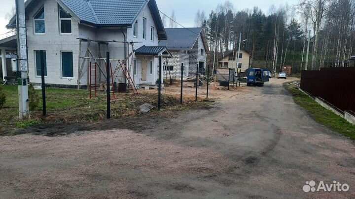 Столб для забора. Столбы каркаса забора. Доставка