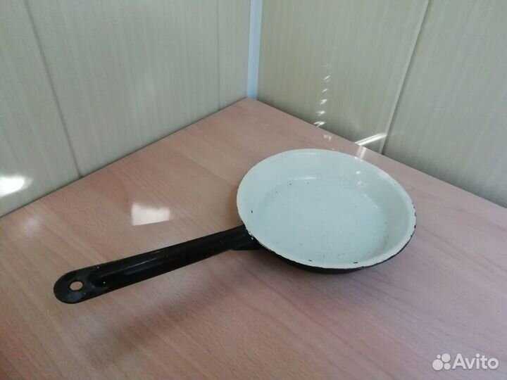 Посуда ссср:сковородки, дуршлаг, крышка, противень