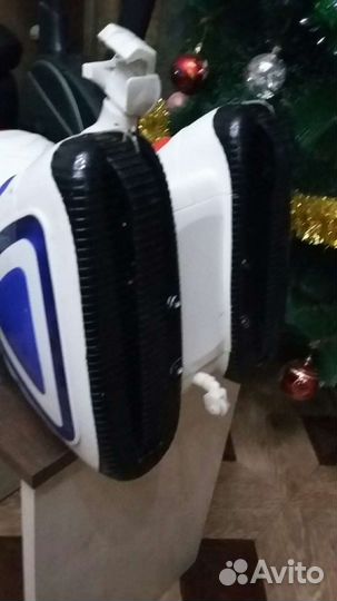 Робот Эмиглио интерактивный на пульте управления