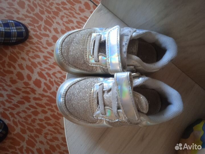 Детская обувь на девочку
