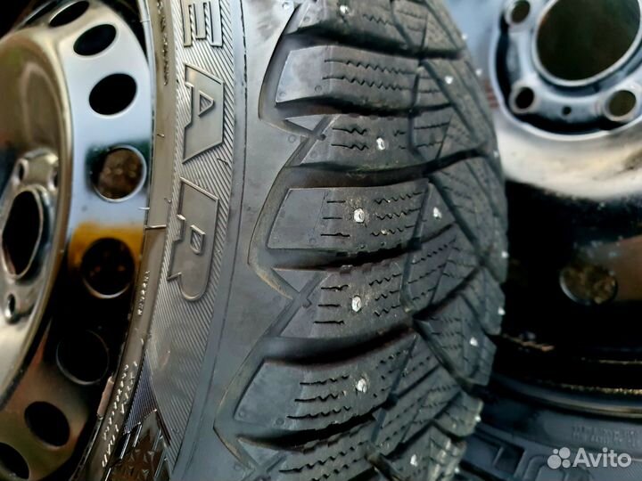 Зимние шины на дисках 205 55 r16 шипы Goodyear
