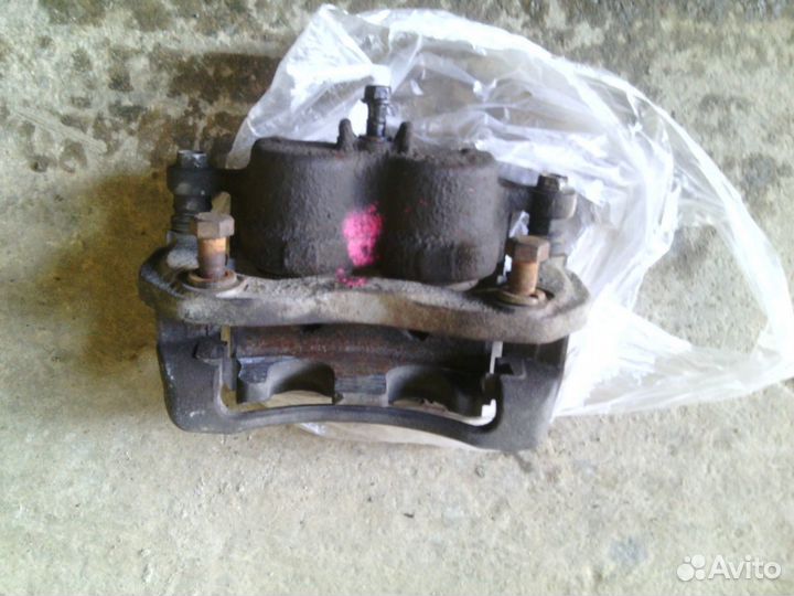 Суппорт передний правый Hyundai Santa Fe