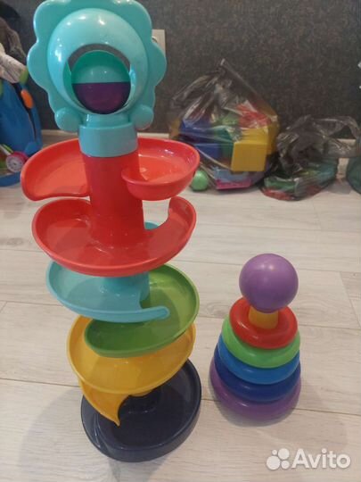 Развивающие игрушки на 2 фото