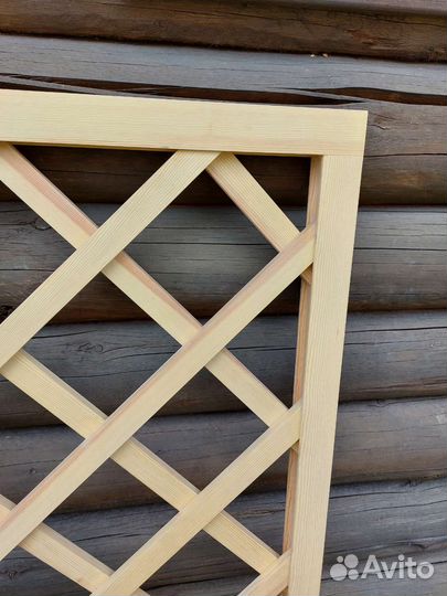 Деревянная декоративная решетка для сада