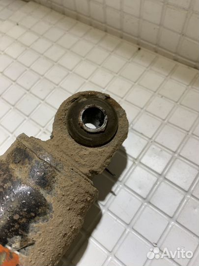 Амортизатор задний левый Cadillac Escalade 3