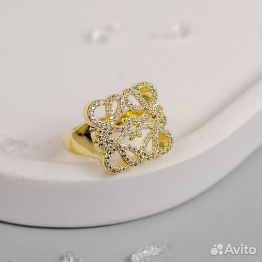 Новое кольцо Loewe усыпанные фианитами