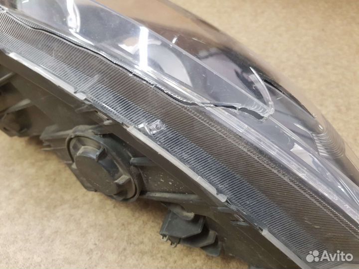 Фара правая kia spotrage 3 оригинал трещ. стекло