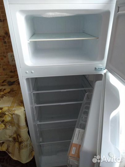 Холодильник двухкамерный leran CTF 143 W