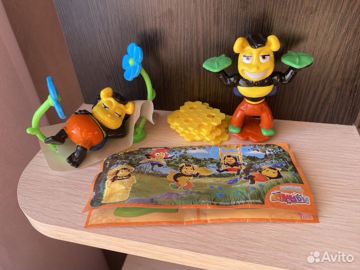 Игрушка киндер макси пчелки 2023