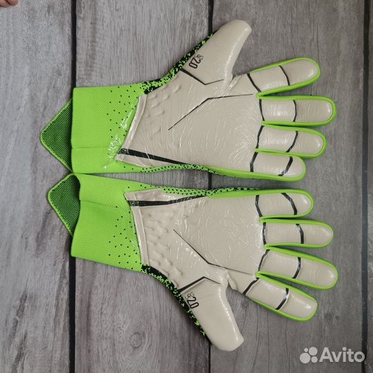 Вратарские перчатки adidas predator. Новые