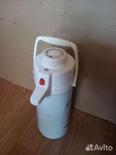 Термос с помпой 2,2 л