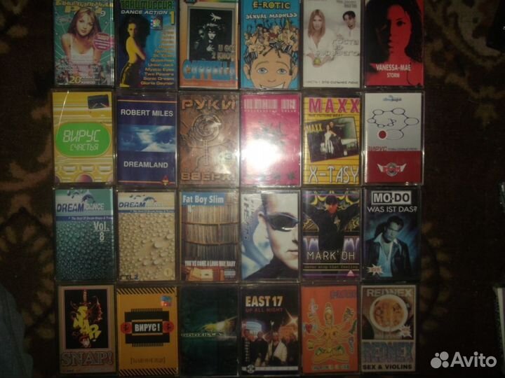 Аудиокассеты много, с разнообразными записями