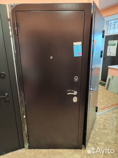 Дверь входная 860мм.металлическая новая