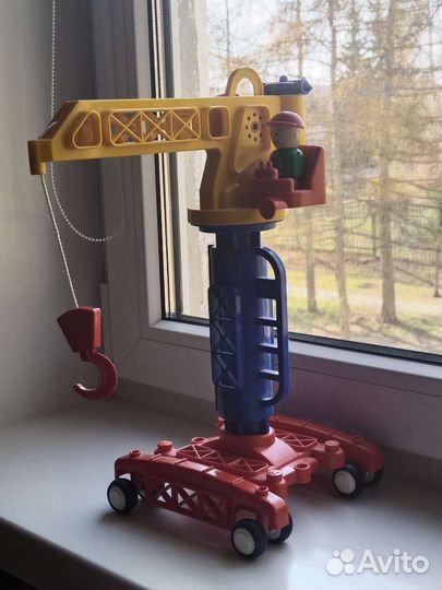 Подъемный кран игрушка