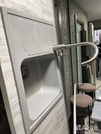 Столешница с краном и раковиной