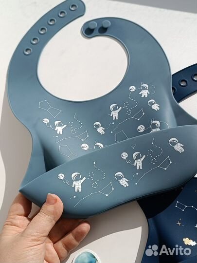 Нагрудники для кормления малыша с космосом