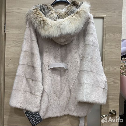 Шуба норковая с капюшоном из рыси