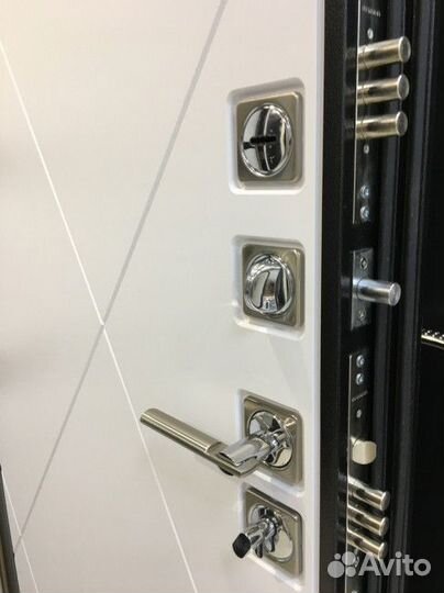 Дверь Marcus Авангард черная шагрень, белый мат