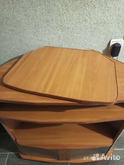 Полка под телевизор угловая