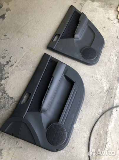 Обивки правых дверей Hyundai Getz 2006г