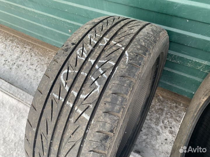 Bridgestone MY-02 Sporty Style 215/50 R17