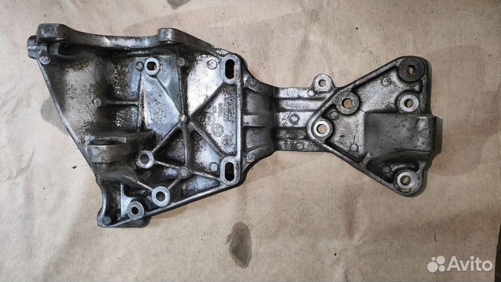 Кронштейн насоса гур Вольво