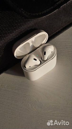 Беспроводные наушники apple airpods 1