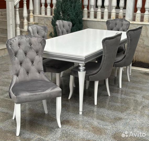 Стол и стулья
