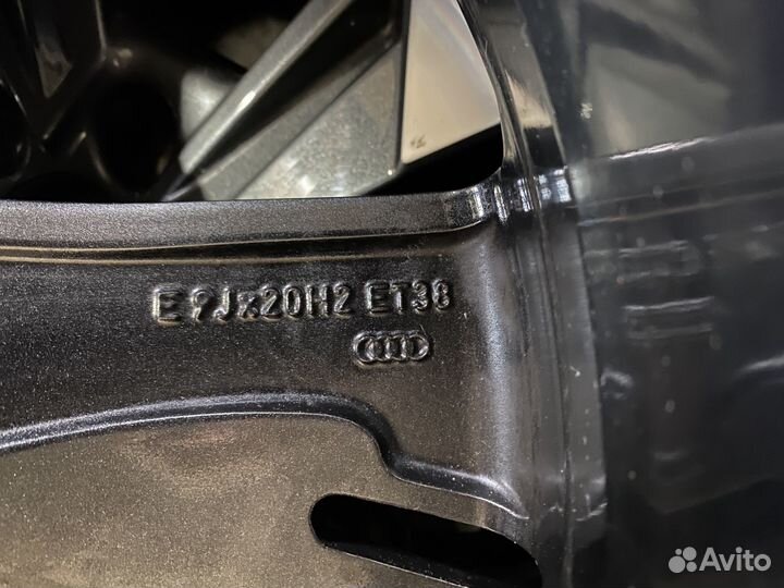 Оригинальные колеса на Audi Q7 4M / Etron R20