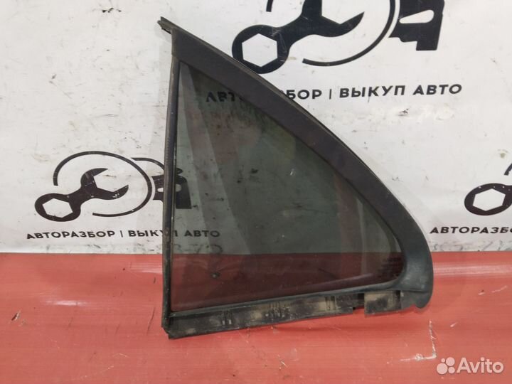 Задняя правая форточка Nissan Almera N16 седан