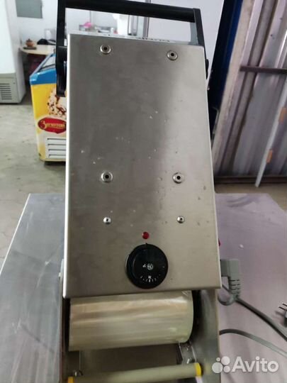 Запайщик пластиковых контейнеров