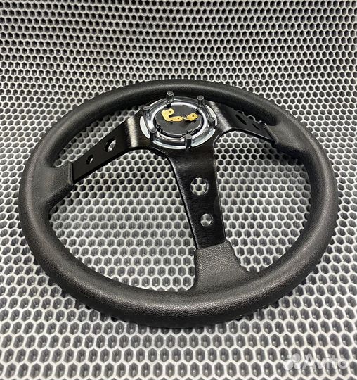 Спортивный руль momo полиуретан с вылетом (черный